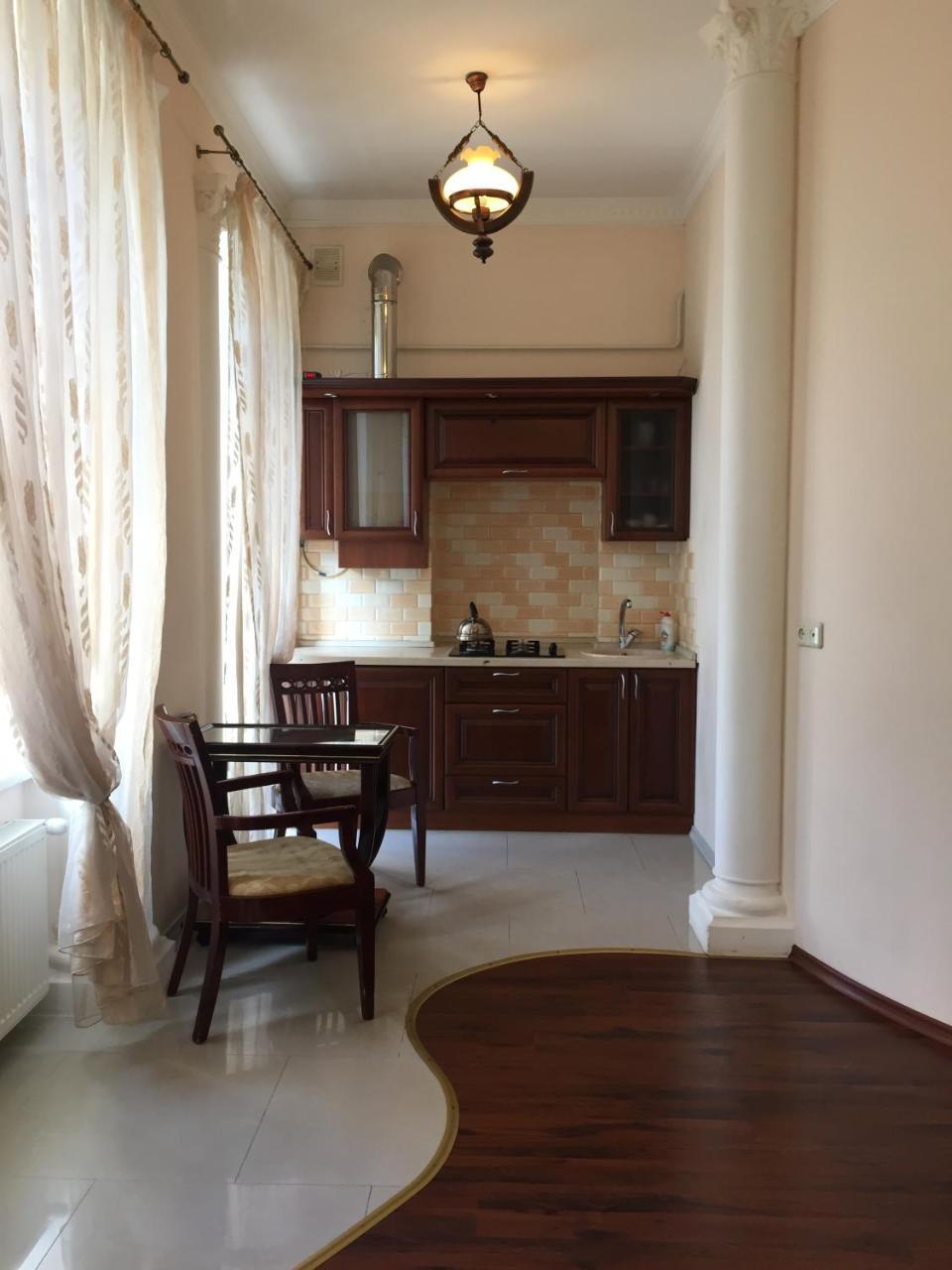 Студия На Дерибасовской Odessa Exterior foto